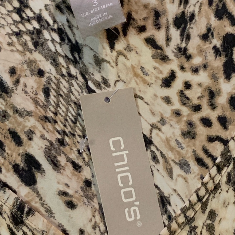 Chicos Brand new with tags v neck Dolman sleeve Animal /Snake 3  XL $99.00 silky - Picture 7 of 7